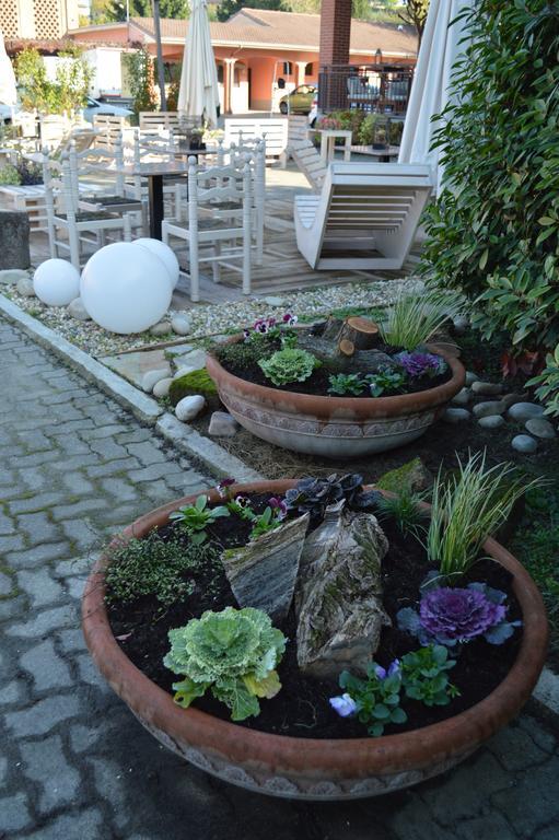 Hotel Le Vigne Di Corvino Casteggio Exterior photo